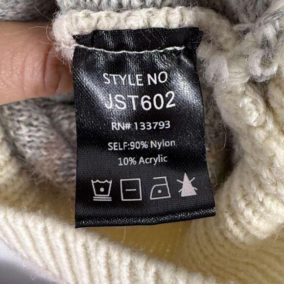 Lot of 2 POL Oversized Womens Sweaters | Peace Sign, Aztec V Neck Pullovers - Picture 14 of 14